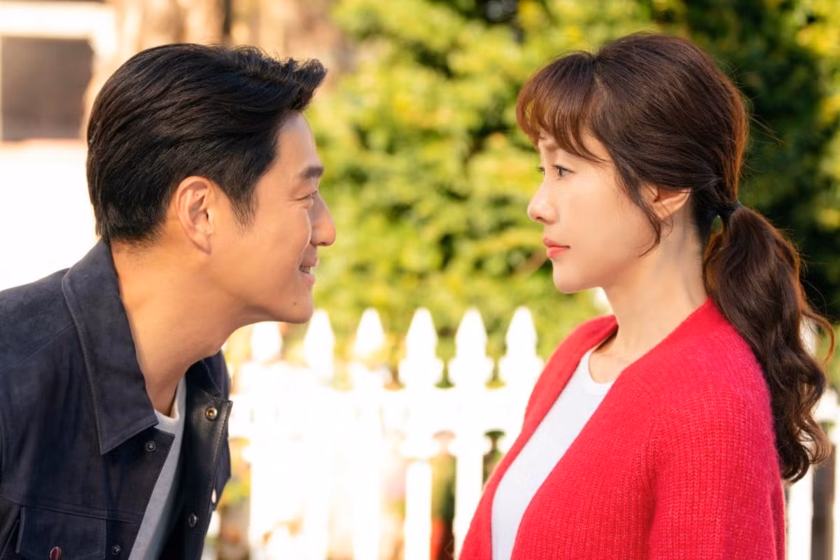 Kim Ji Soo và Ji Jin Hee đóng vai chính trong Romance in the House.