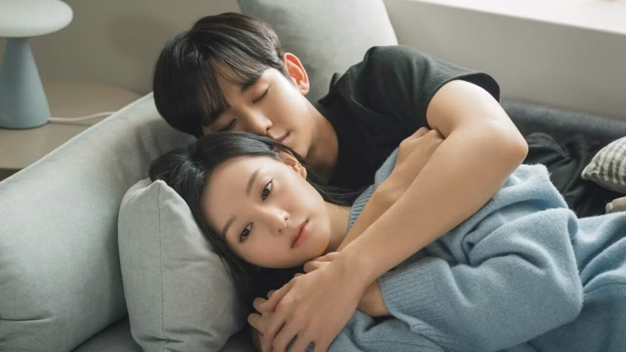 Bộ phim gây sốt châu Á nửa đầu năm 2024 Queen of Tears hướng đến đối tượng khán giả có trải nghiệm trong cuộc sống.