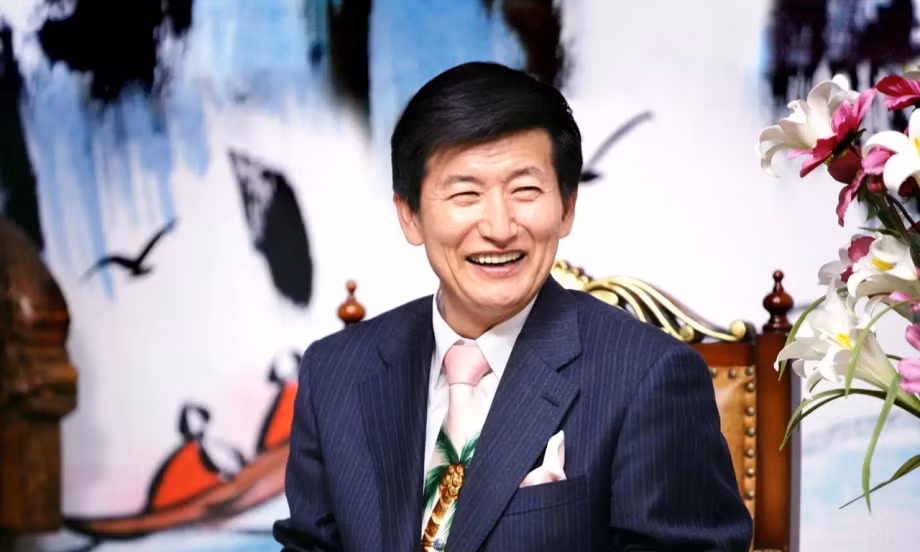 Jung Myeong Seok, thủ lĩnh giáo phái JMS, bị phạt 23 năm tù vì cưỡng hiếp tín đồ. Ảnh: JMS.