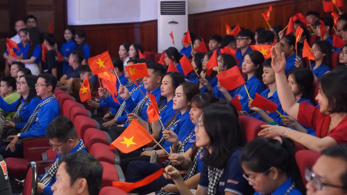 Câu nói bất hủ của anh hùng Lý Tự Trọng “Con đường của thanh niên chỉ là con đường cách mạng không thể có con đường nào khác” trở thành lý tưởng sống, điểm tựa cho các thế hệ thanh niên Việt Nam.