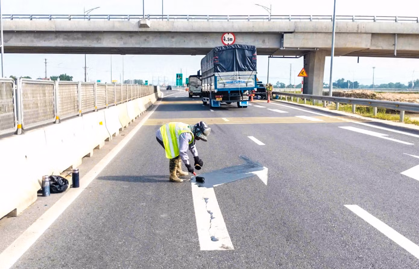 Cao tốc qua Hà Tĩnh đi vào khai thác hơn 1 tháng qua, từng có nhiều bất cập song đã được điều chỉnh phù hợp.