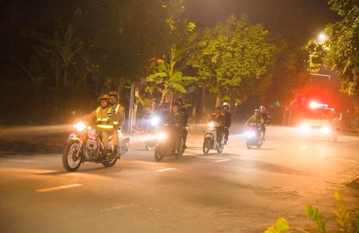 Lực lượng cảnh sát chia thành nhiều tổ đội, cả ngày lẫn đêm. Để tránh tình trạng bỏ lọt “ma men”, tổ công tác chia nhỏ lực lượng, đón lõng các trường hợp không chấp hành hiệu lệnh dừng xe kiểm tra. Một số cán bộ khác đi xe máy kiểm tra lưu động tại các tuyến đường nhỏ hẹp.
