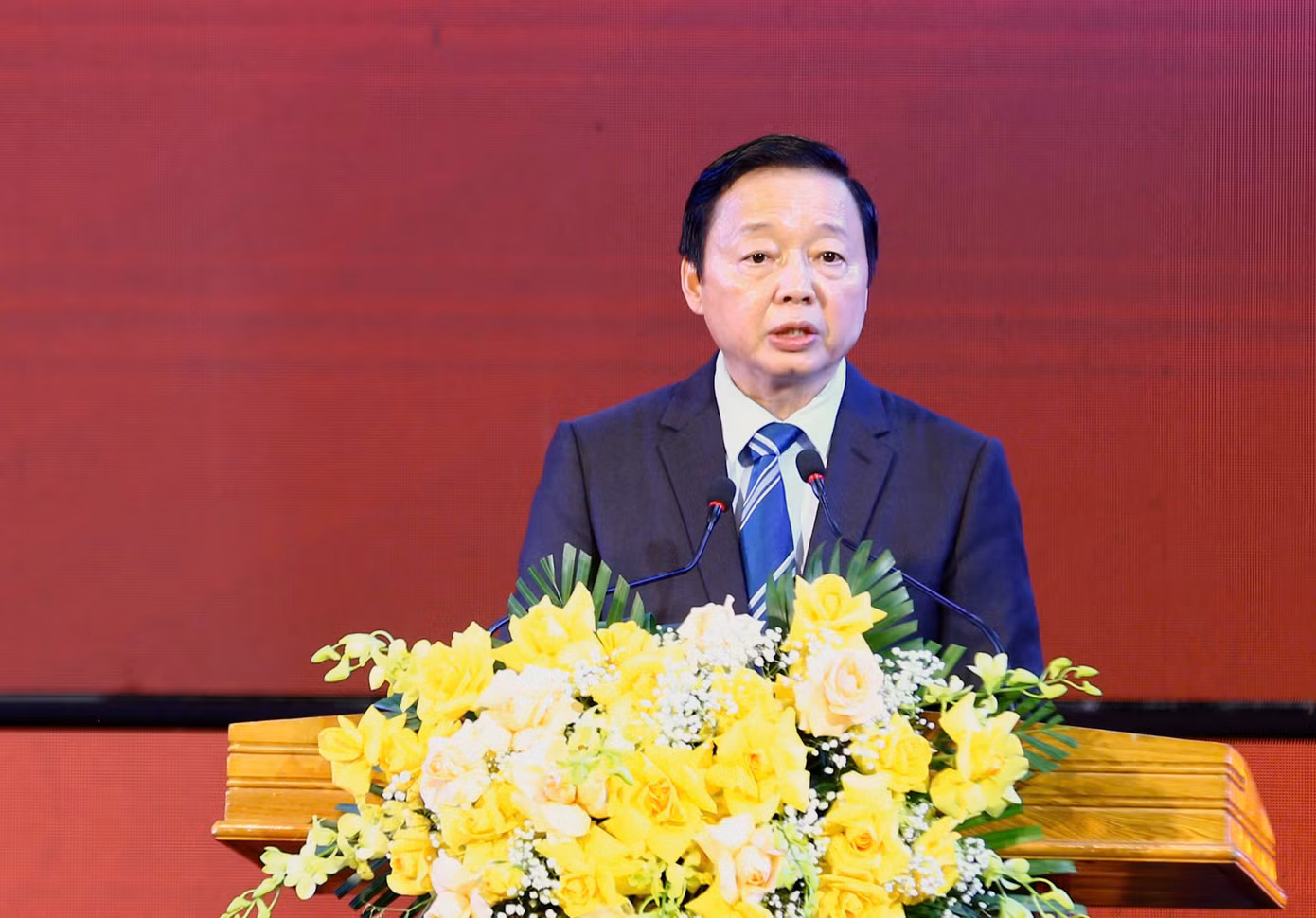 Phó Thủ tướng Chính phủ Trần Hồng Hà nhấn mạnh: "Chúng ta đang bước vào kỷ nguyên phát triển mới được định hình và dẫn dắt bởi các thành tựu khoa học, công nghệ của cuộc cách mạng công nghiệp lần thứ tư và xu thế chuyển đổi xanh, chuyển đổi số, với tài nguyên quan trọng nhất là tri thức và đổi mới sáng tạo. Ngọn cờ tiên phong để dân tộc tiến vào kỷ nguyên mới được trao cho thế hệ trẻ những người với khát vọng, hoài bão, sức trẻ và khả năng vươn lên làm chủ tri thức và công nghệ mới, sẵn sàng thích nghi, hội nhập quốc tế sâu rộng; tinh thần yêu nước nồng nàn và khát khao khẳng định hai tiếng Việt Nam trên trường quốc tế".