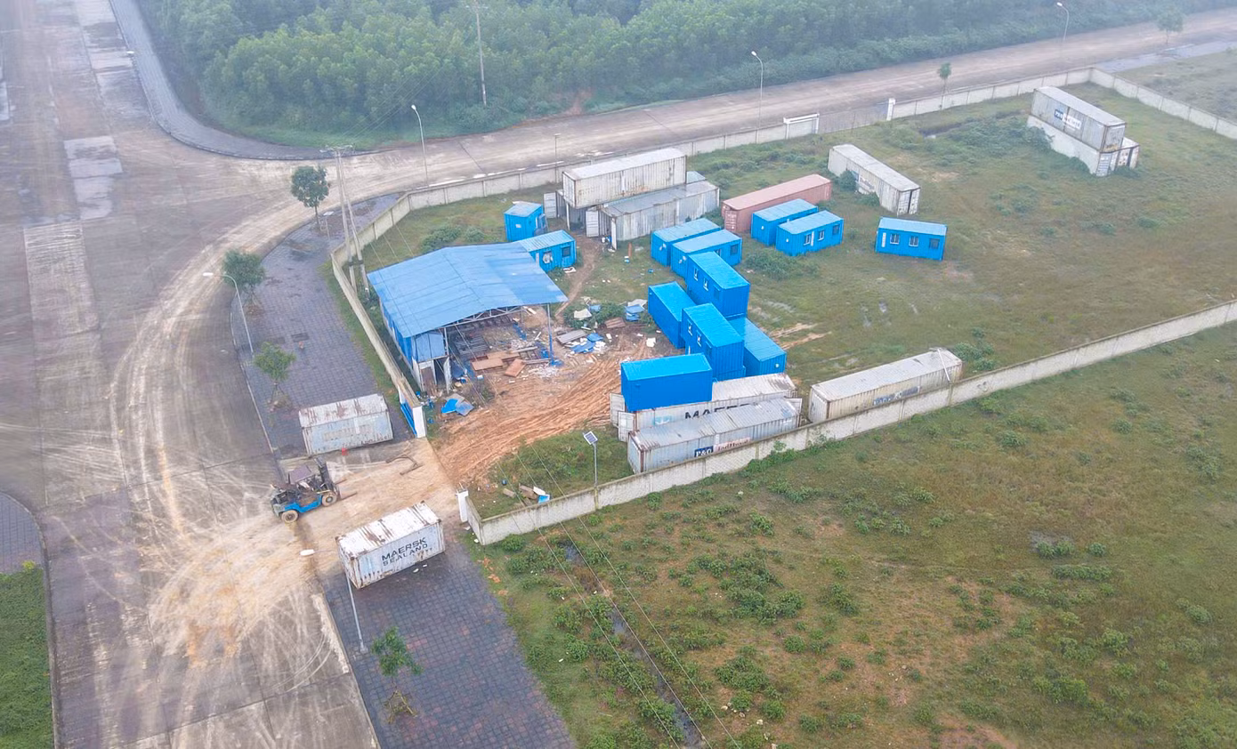 Mặc dù được đầu tư khá đồng bộ nhưng đến nay cụm chỉ thu hút được một vài doanh nghiệp thuê đất, xây dựng nhà kho, bến bãi.