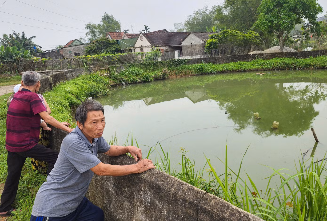 Người dân lo lắng vì nhiều năm không có nước sạch sinh hoạt.