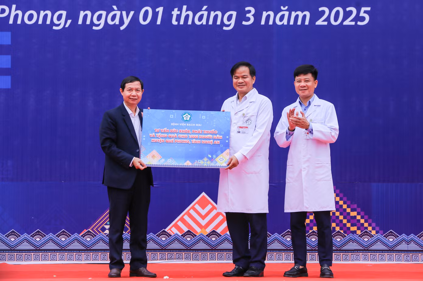 Tại lễ khởi động, nhiều hoạt động ý nghĩa đã diễn ra như hưởng ứng phong trào thi đua cả nước chung tay xóa nhà tạm, nhà dột nát do Thủ tướng Chính phủ phát động, Đoàn thanh niên Tập đoàn Bảo Việt Việt Nam đã hỗ trợ 2 căn nhà và Đoàn Thanh niên Tập đoàn Dầu khí Việt Nam hỗ trợ xây dựng 1 căn nhà cho người dân có hoàn cảnh khó khăn có nhu cầu xây dựng nhà ở trên địa bàn huyện Quế Phong. Mỗi căn nhà trị giá 50 triệu đồng. Ban Thanh niên Công an tỉnh cũng trao tặng 3 căn nhà tổng trị giá 180 triệu đồng cùng nhiều phần quà, hiện vật khác.