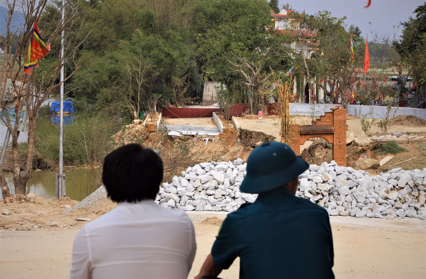 Mọi hoạt động tại đền cũng được tạm dừng để ngành chức năng làm rõ nguyên nhân.