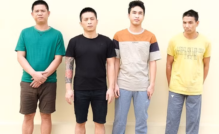 Các đối tượng tại cơ quan công an.