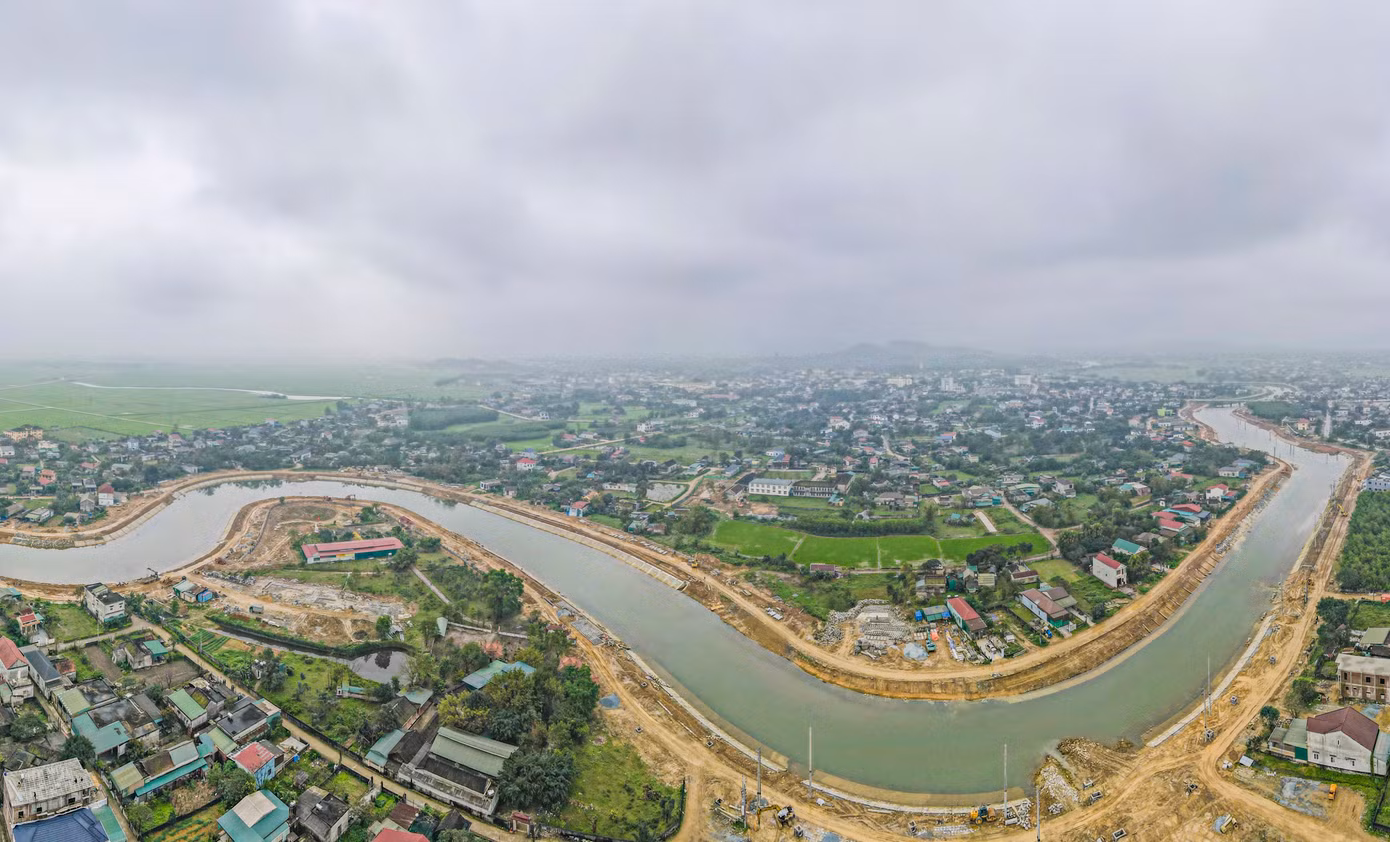 Dự án nâng cấp tuyến kè và đường hai bên bờ sông Trí (phường Hưng Trí, thị xã Kỳ Anh, Hà Tĩnh) có tổng mức đầu tư 227 tỷ đồng (từ nguồn vốn của Dự án Phát triển tổng hợp các đô thị động lực - Tiểu dự án đô thị Kỳ Anh, vốn vay Ngân hàng Thế giới - WB).