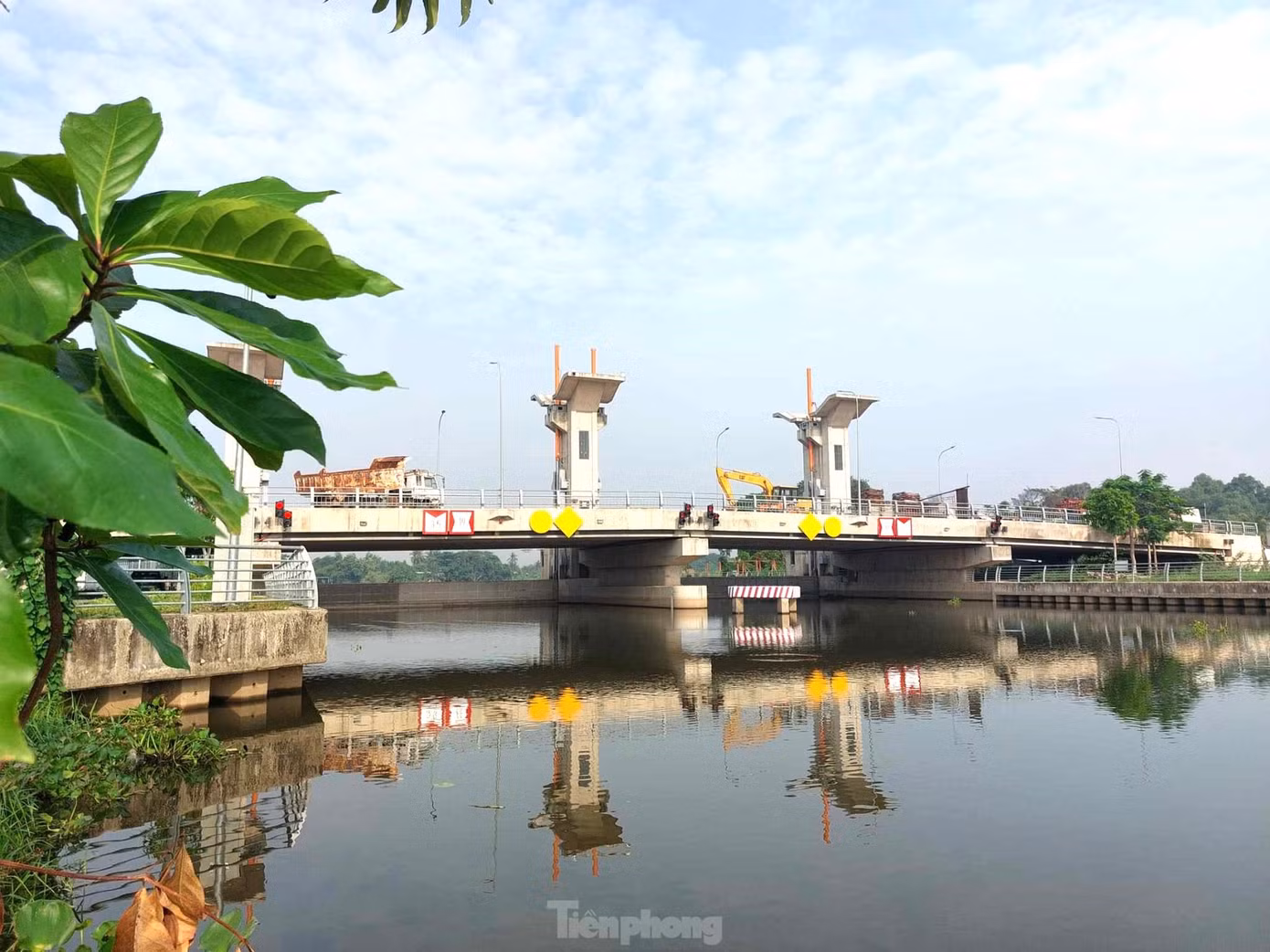 Công trình ngăn thủy triều bên sông Sài Gòn tại thành phố Thuận An (Bình Dương)