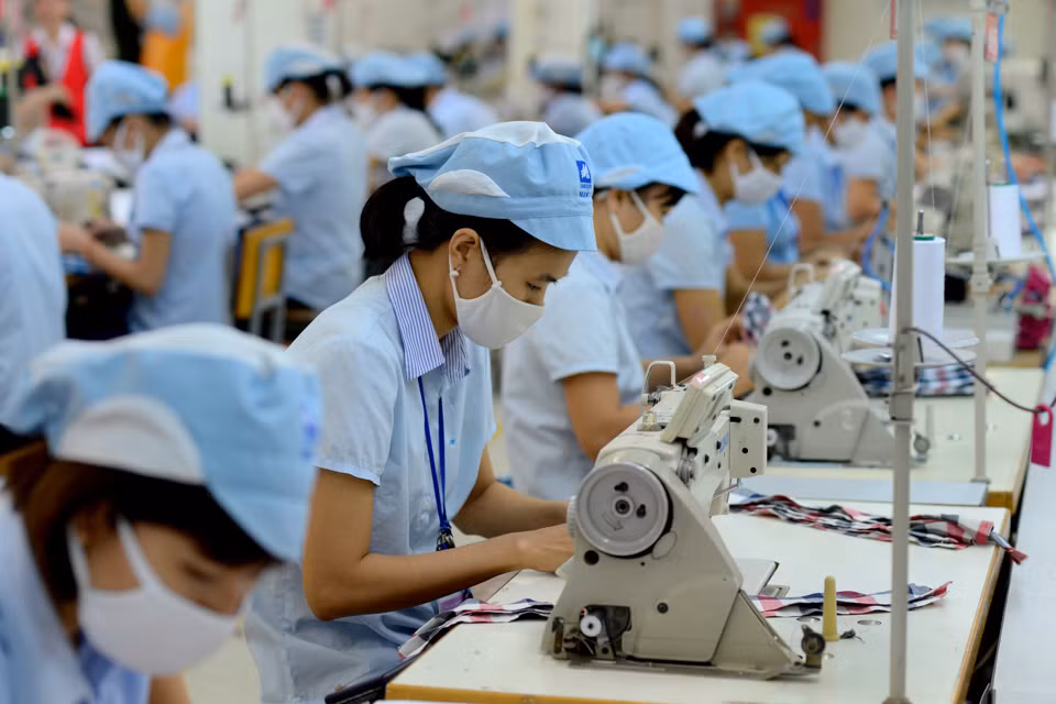Lãnh đạo thành phố Hà Nội sẽ đối thoại với doanh nghiệp để tháo gỡ khó khăn trong sản xuất, kinh doanh. Lãnh đạo thành phố Hà Nội sẽ đối thoại với doanh nghiệp để tháo gỡ khó khăn trong sản xuất, kinh doanh.