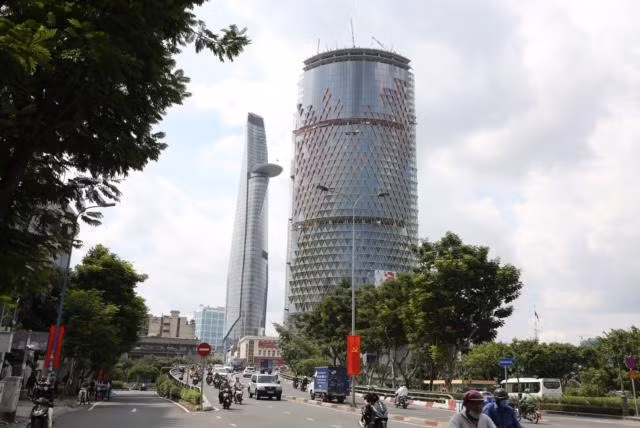 Dự án trước đây do Công ty Cổ phần Địa ốc Sài Gòn M&amp;C làm chủ đầu tư được khởi công năm 2007 với tổng vốn đầu tư ban đầu là 256 triệu USD, từng được kỳ vọng là tòa nhà cao thứ 3 TPHCM ở thời điểm xây dựng.
