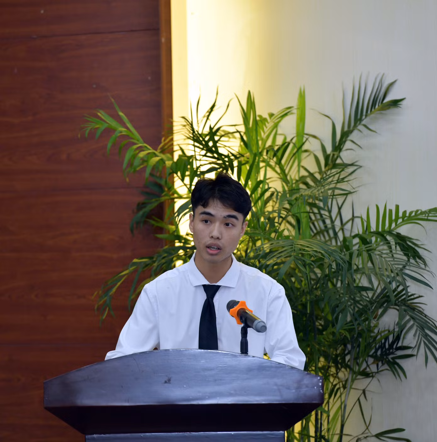 Lưu học sinh Việt Nam tại Trung Quốc trao đổi tại chương trình.