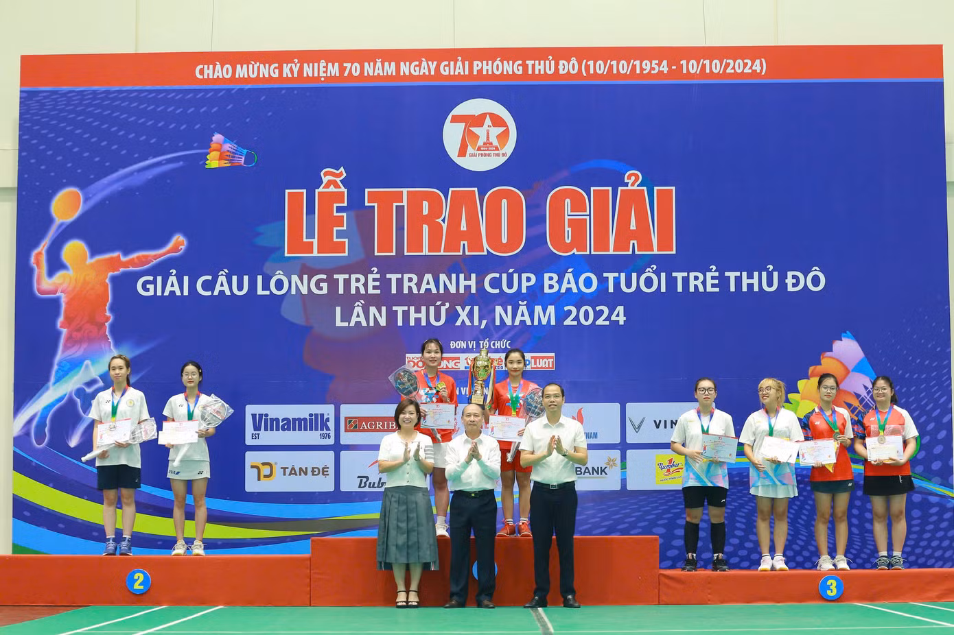 Các giải thưởng được trao cho vận động viên tại lễ tổng kết trao giải