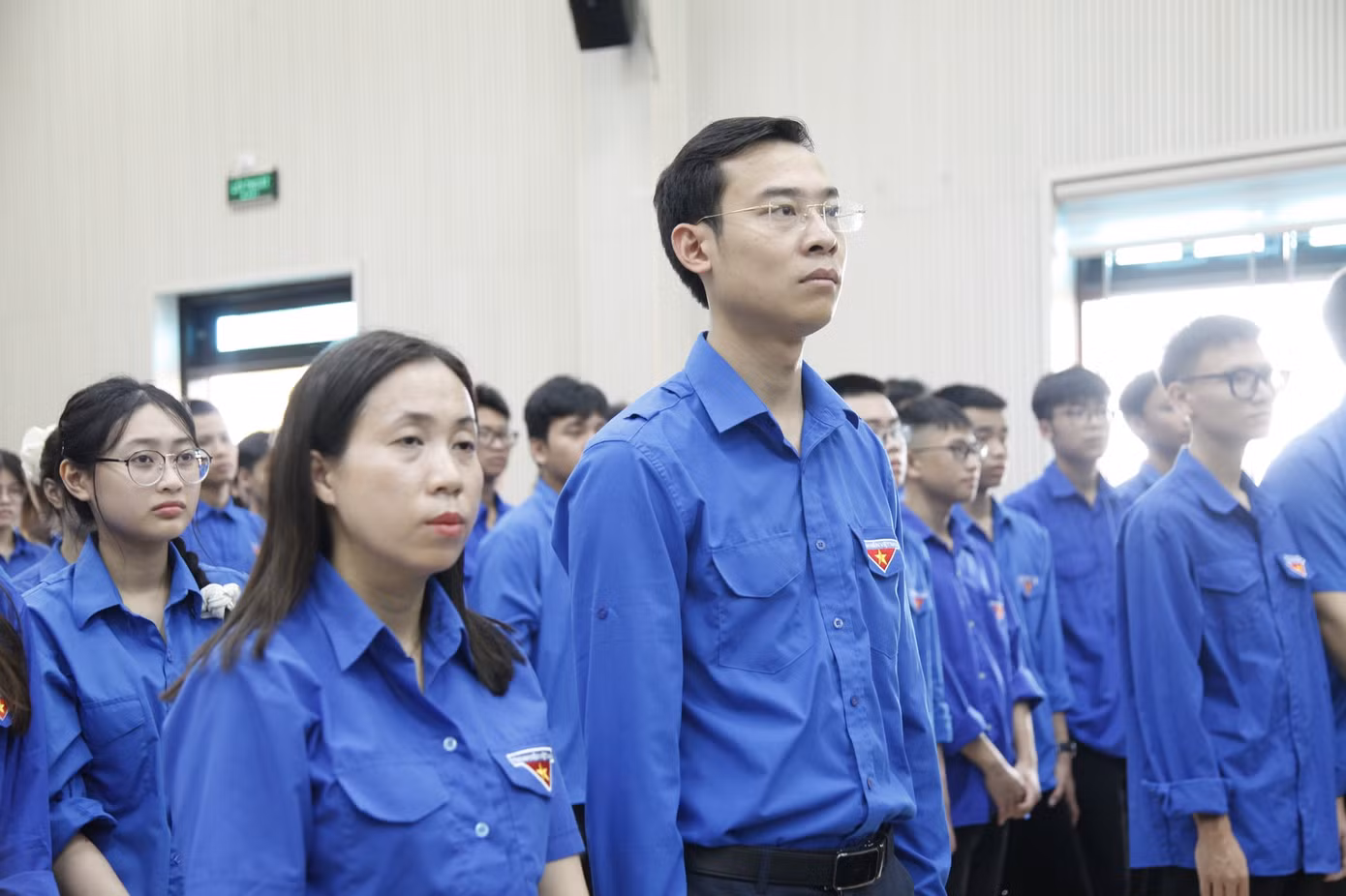 Lãnh đạo Tỉnh Đoàn Bắc Ninh và học sinh tham dự phiên tòa. Ảnh: Nguyễn Thắng