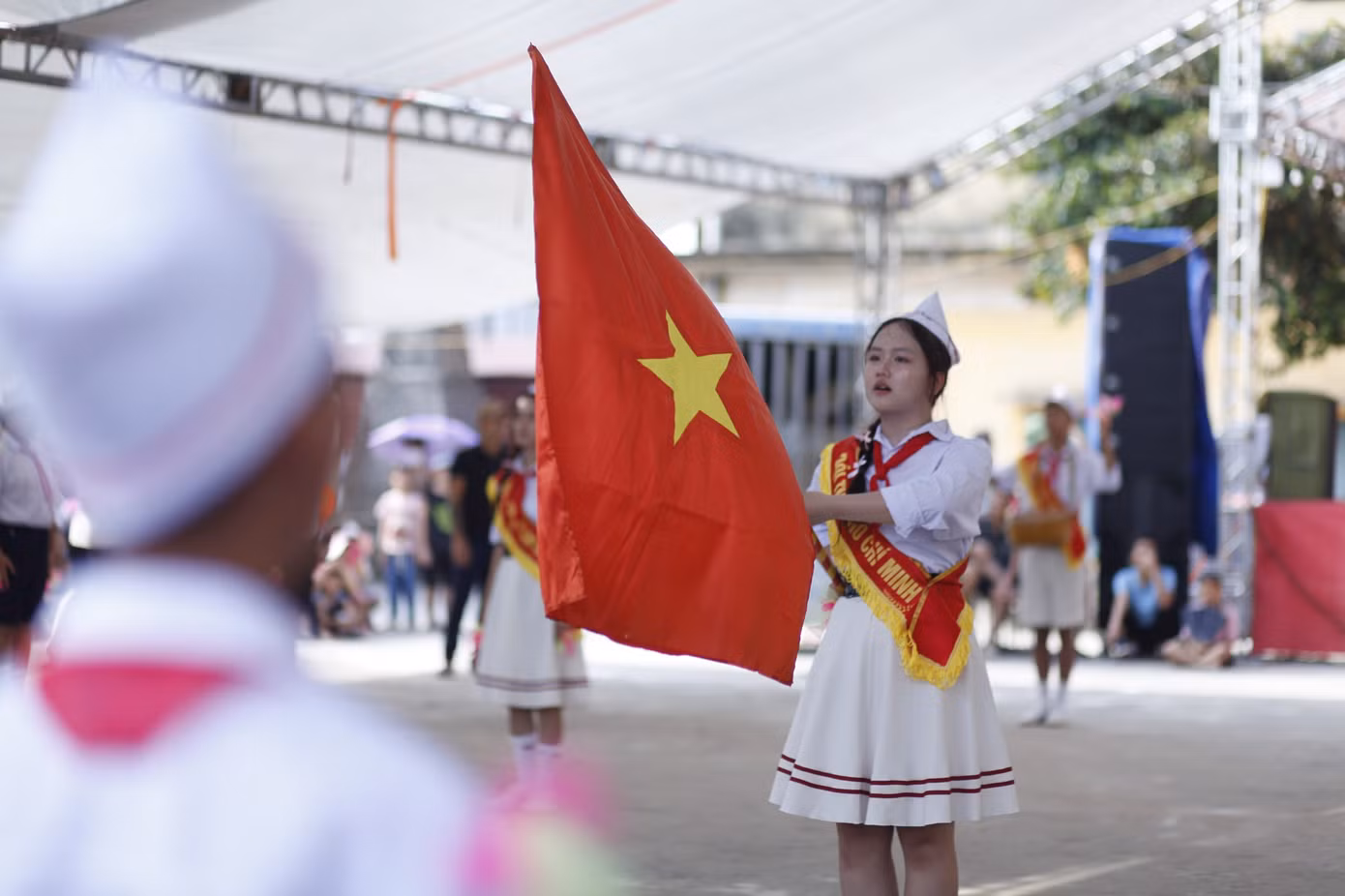 Chào cờ tại phần thi nghi thức. Ảnh: Nguyễn Thắng