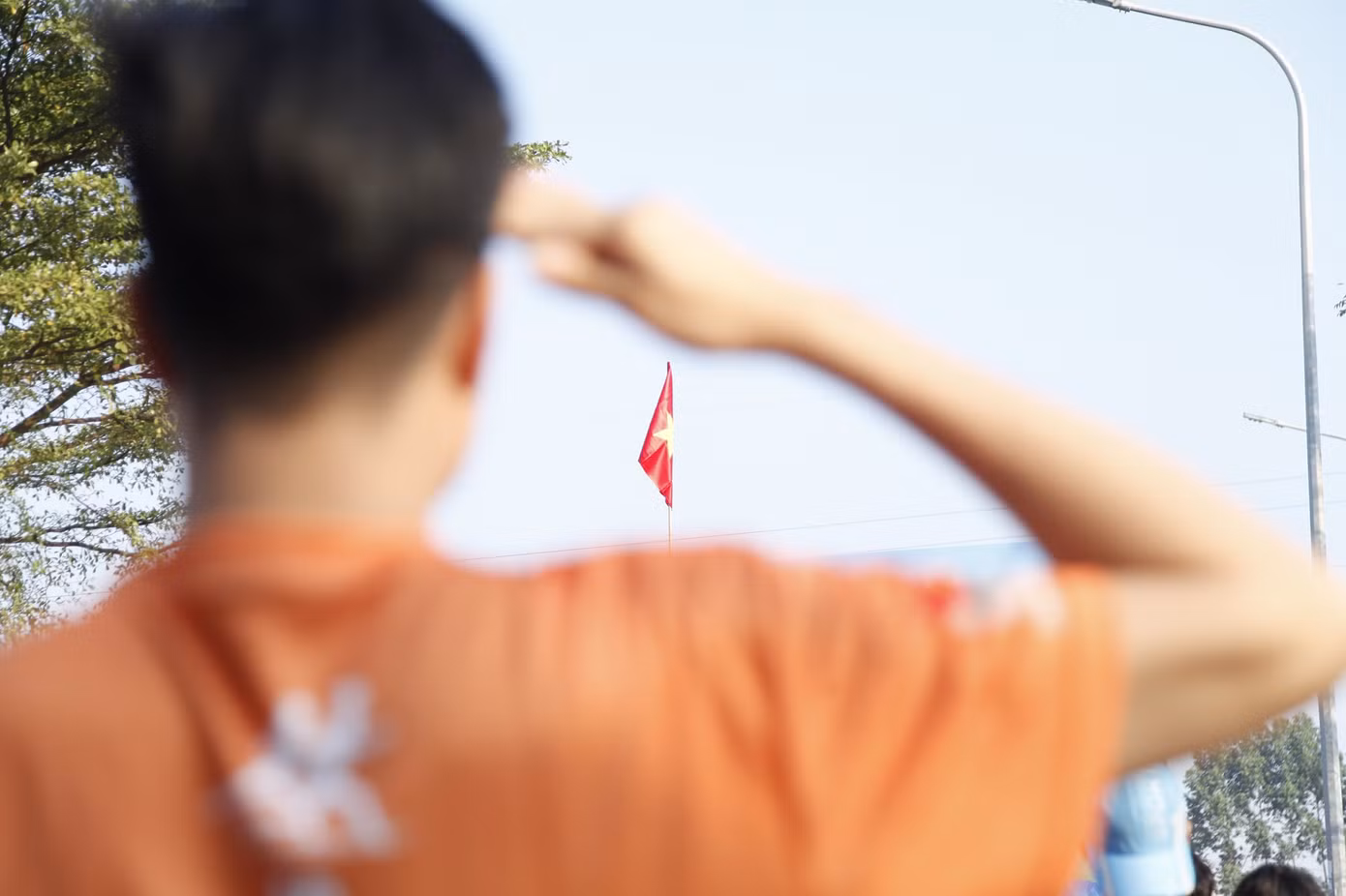 Các Vận động viên chào cờ. Ảnh: Nguyễn Thắng