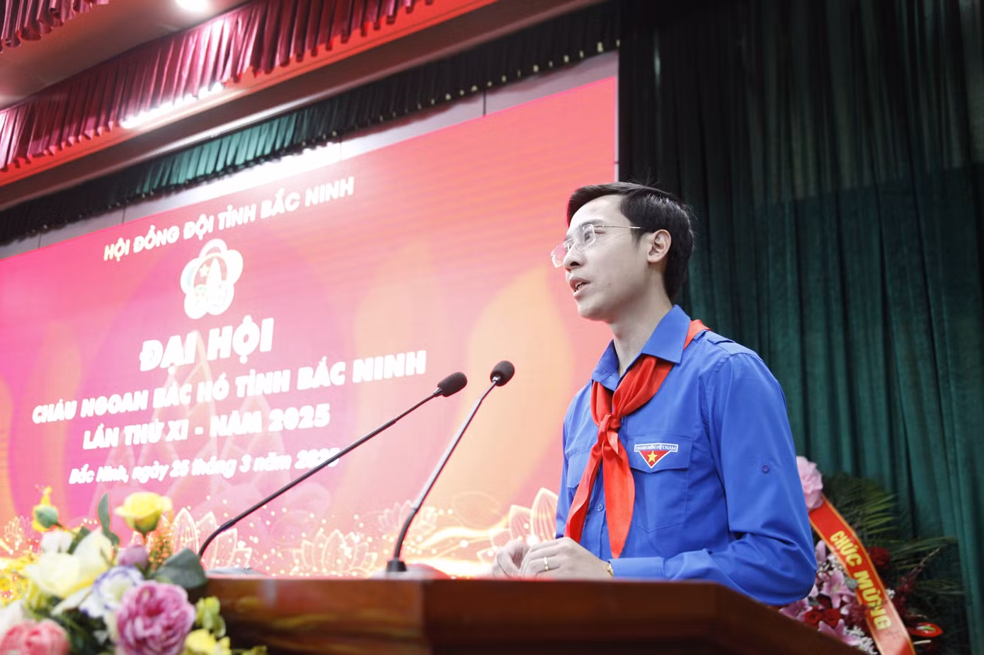 Anh Hà Thái Sơn – Phó Bí thư Tỉnh Đoàn, Chủ tịch Hội đồng Đội tỉnh Bắc Ninh phát biểu tại đại hội. Ảnh: Nguyễn Thắng