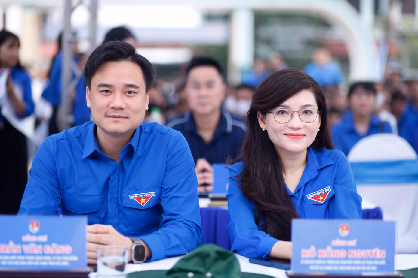 Bí thư Tỉnh Đoàn Bắc Ninh Trần Văn Đăng và chị Hồ Hồng Nguyên - Trưởng Ban Thanh niên trường học Trung ương Đoàn, Phó Chủ tịch Thường trực Trung ương Hội Sinh viên Việt Nam dự chương trình. Ảnh: Nguyễn Thắng