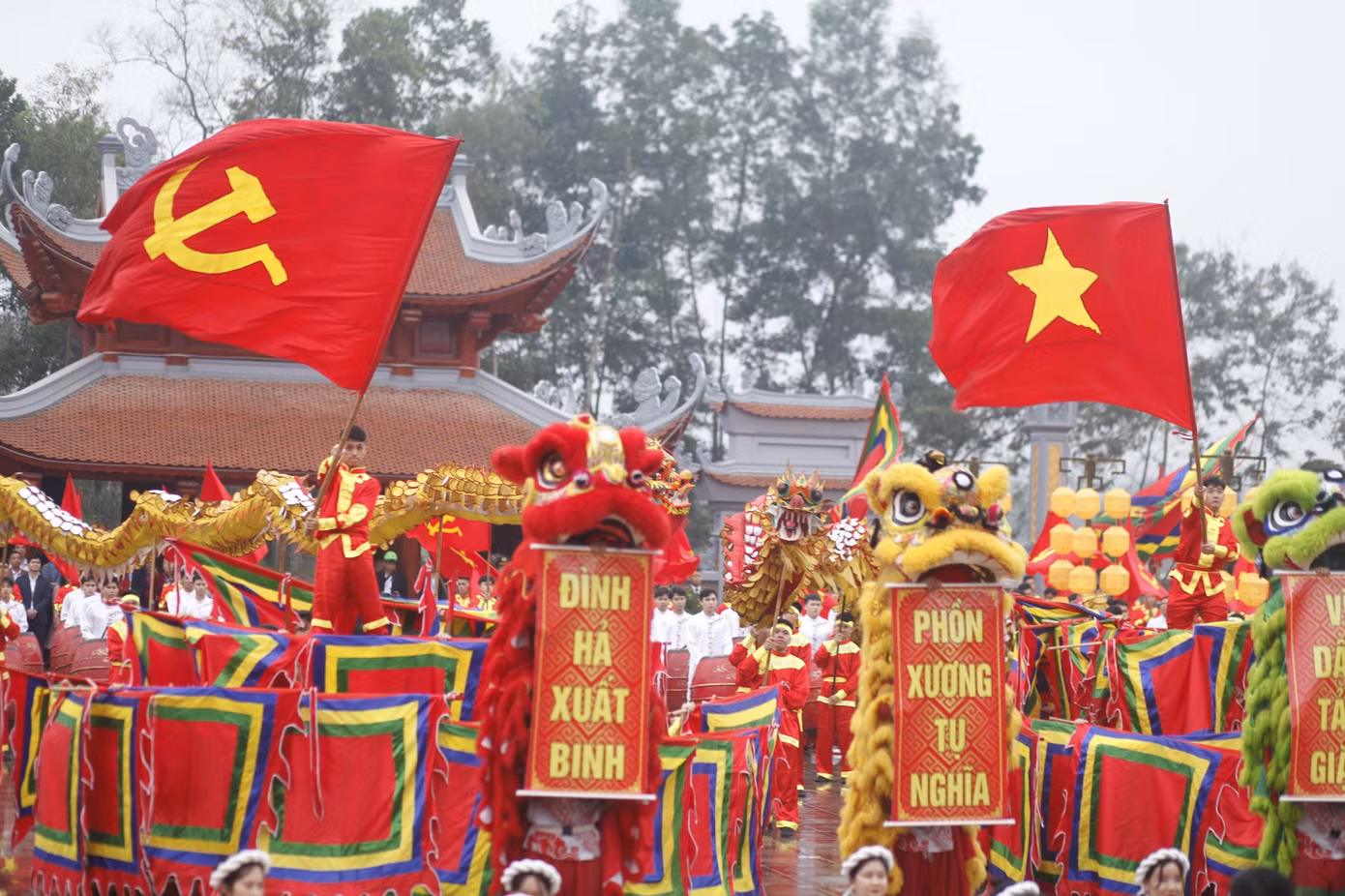 Biểu diễn văn nghệ tại lễ hội. Ảnh: Nguyễn Thắng