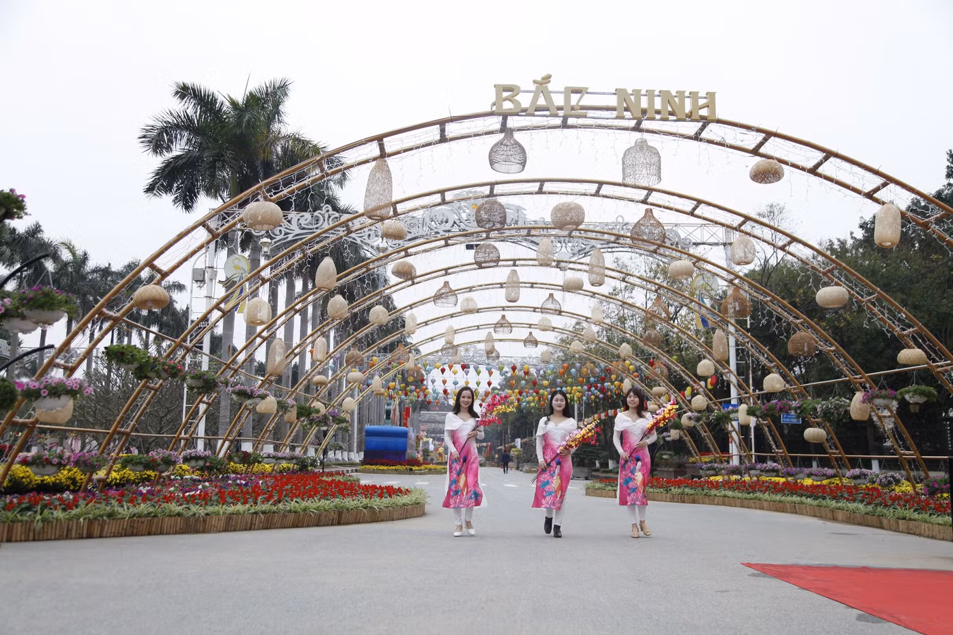 Đây là năm thứ 5 thành phố Bắc Ninh tổ chức đường hoa kết hợp với tuyến phố đi bộ để phục vụ người dân trong và ngoài tỉnh du xuân. Ảnh: Nguyễn Thắng
