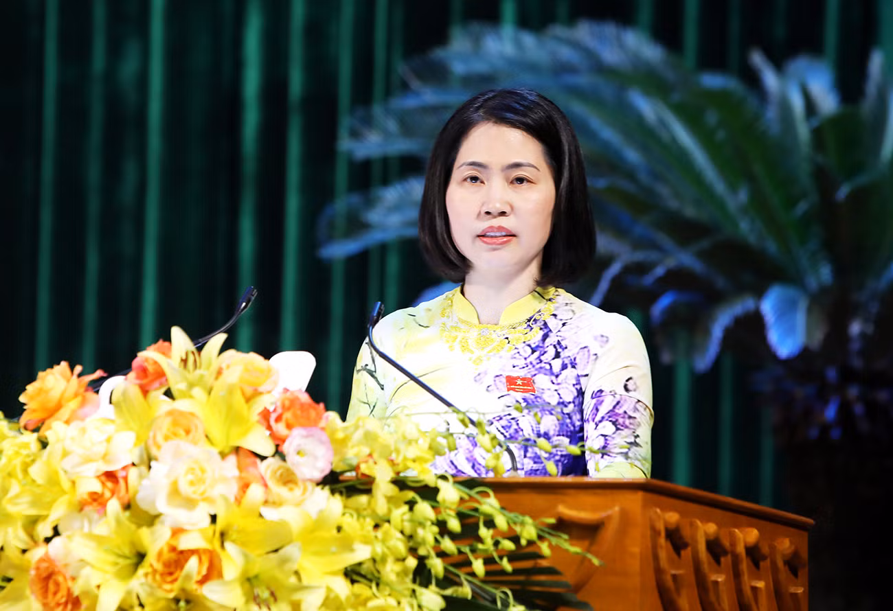 Bà Bùi Thị Thu Thủy - Giám đốc Sở Kế hoạch và Đầu tư tỉnh Bắc Giang trả lời chất vấn.