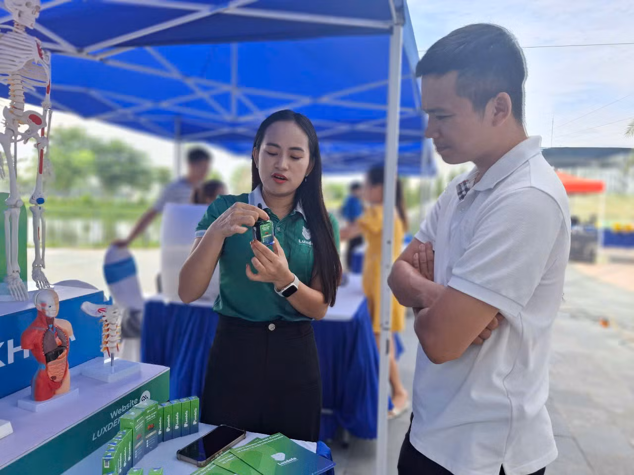Một doanh nghiệp trình bày dự án khởi nghiệp sáng tạo. Ảnh: Nguyễn Thắng