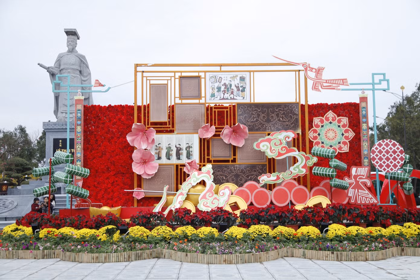 Đường hoa xuân là công trình kiến trúc thể hiện sự hội nhập, bứt phá vươn lên mạnh mẽ của một đô thị Bắc Ninh ngày càng văn minh, hiện đại, giàu bản sắc văn hóa. Ảnh: Nguyễn Thắng