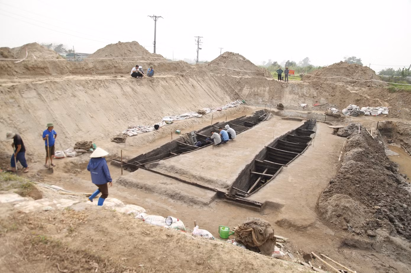 Ngày 4/3, Chủ tịch UBND tỉnh Bắc Ninh có quyết định thực hiện khai quật khẩn cấp di tích thuyền cổ tại khu phố Cống Hà, phường Hà Mãn, thị xã thuận Thành. Ảnh: Nguyễn Thắng
