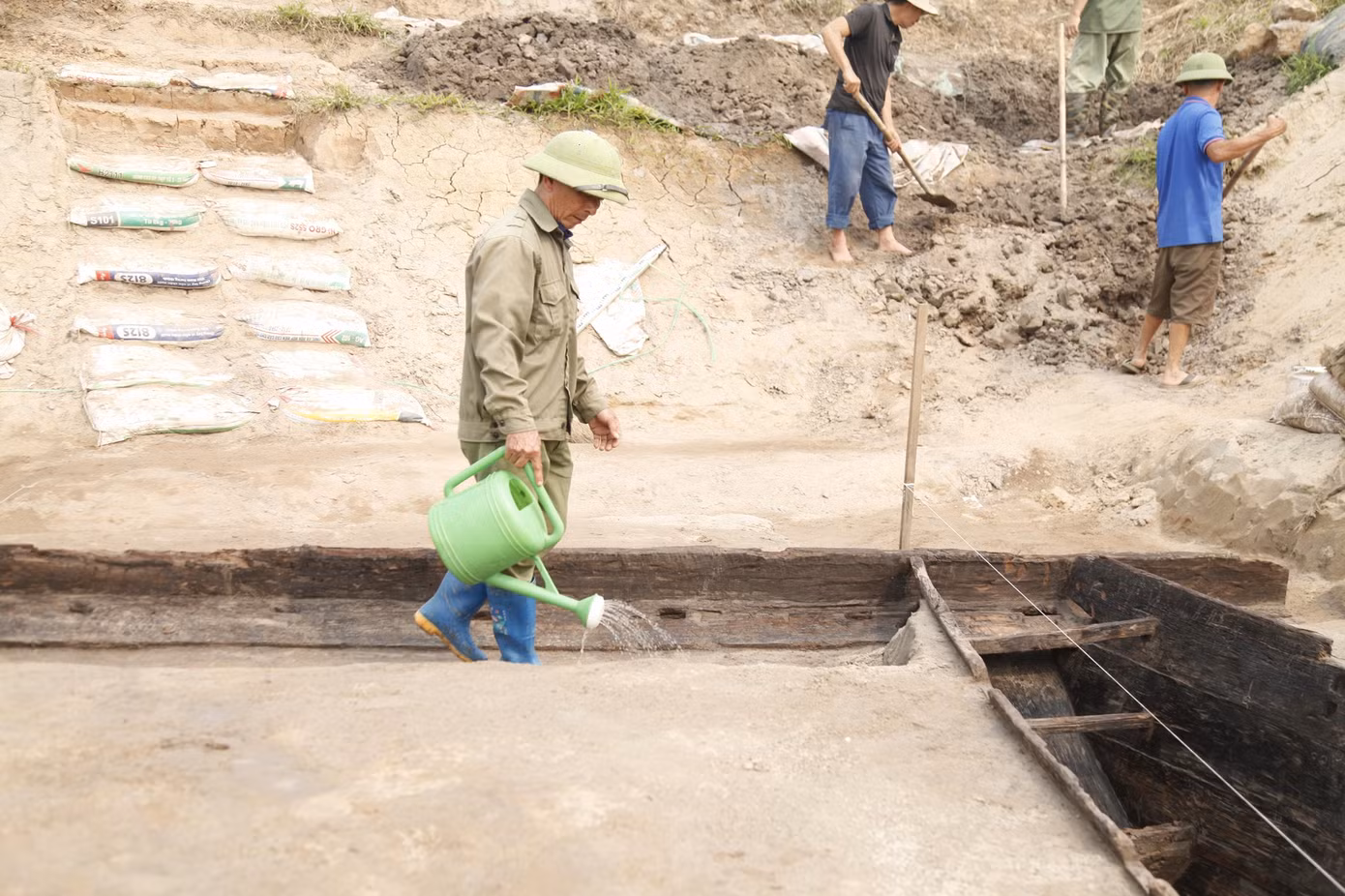 Sau khi kết thúc khai quật, chậm nhất một tháng, Sở Văn hóa, Thể thao và Du lịch tỉnh Bắc Ninh và Viện Khảo cổ học phải có báo cáo sơ bộ. Ảnh: Nguyễn Thắng.