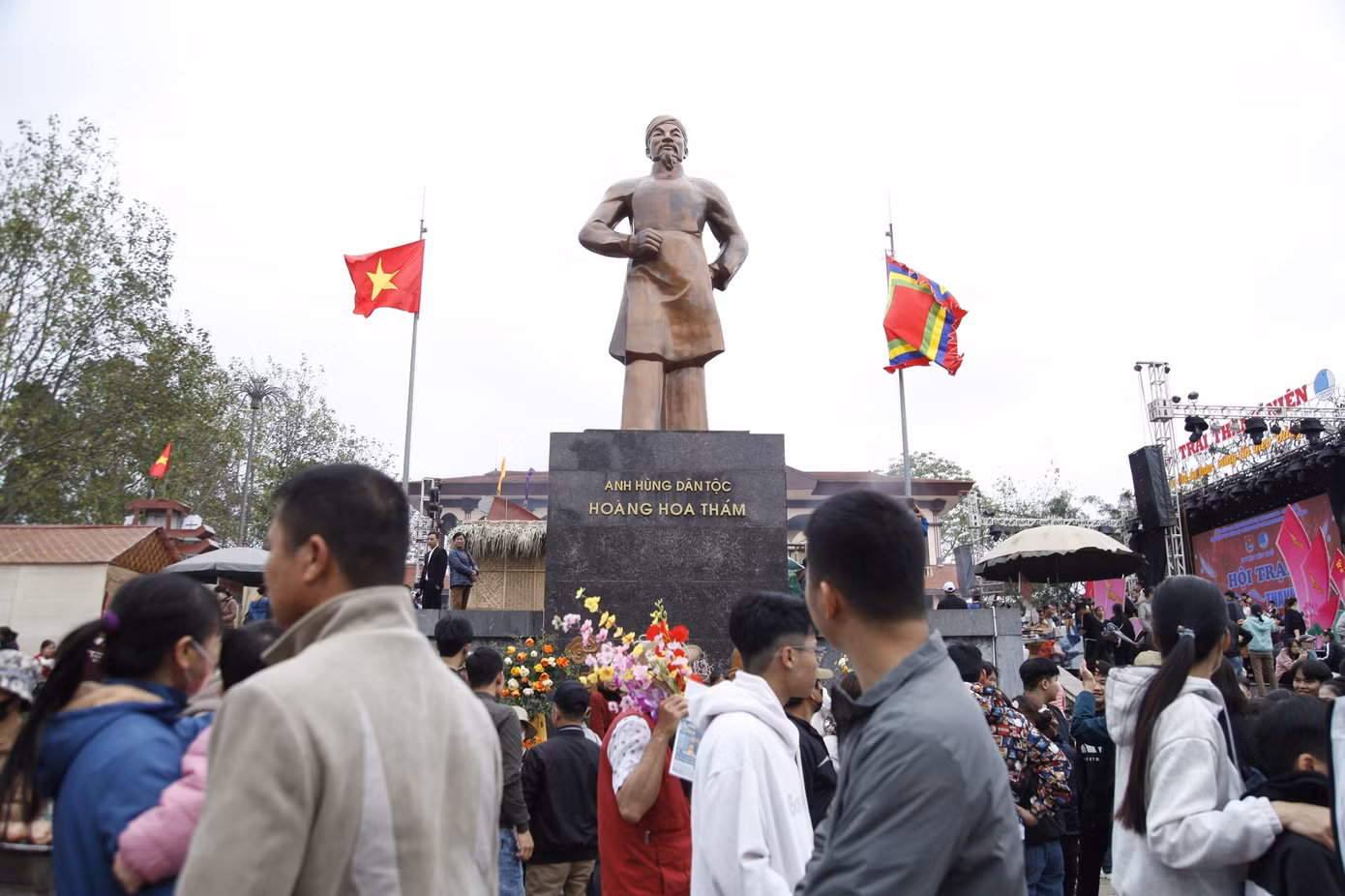 Tượng đài anh hùng dân tộc Hoàng Hoa Thám. Ảnh: Nguyễn Thắng.