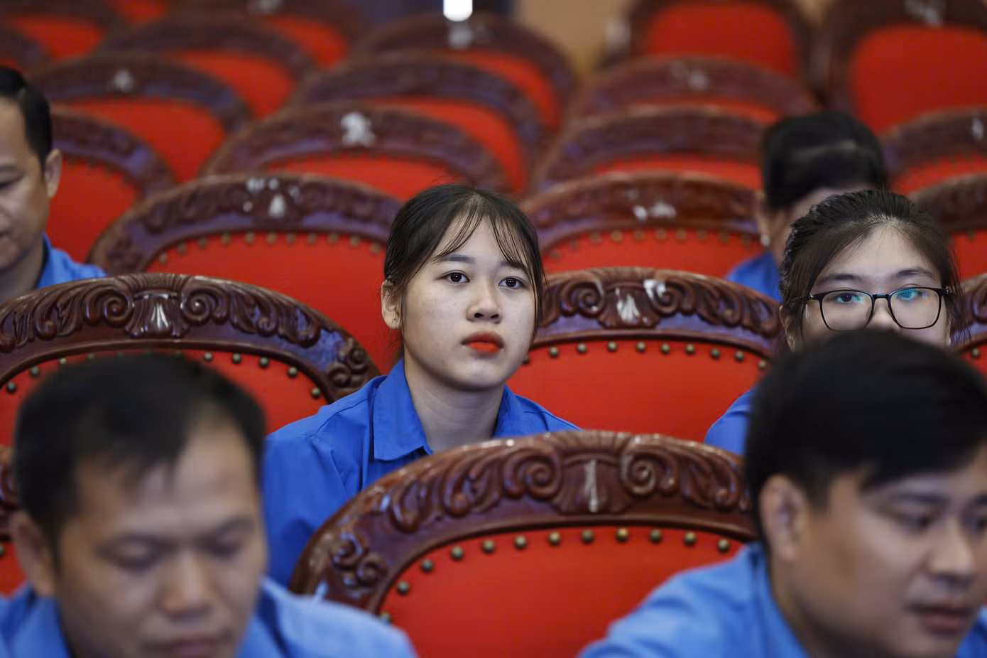 Các bạn đoàn viên dự hội nghị tập huấn phân loại rác thải tại nguồn.
