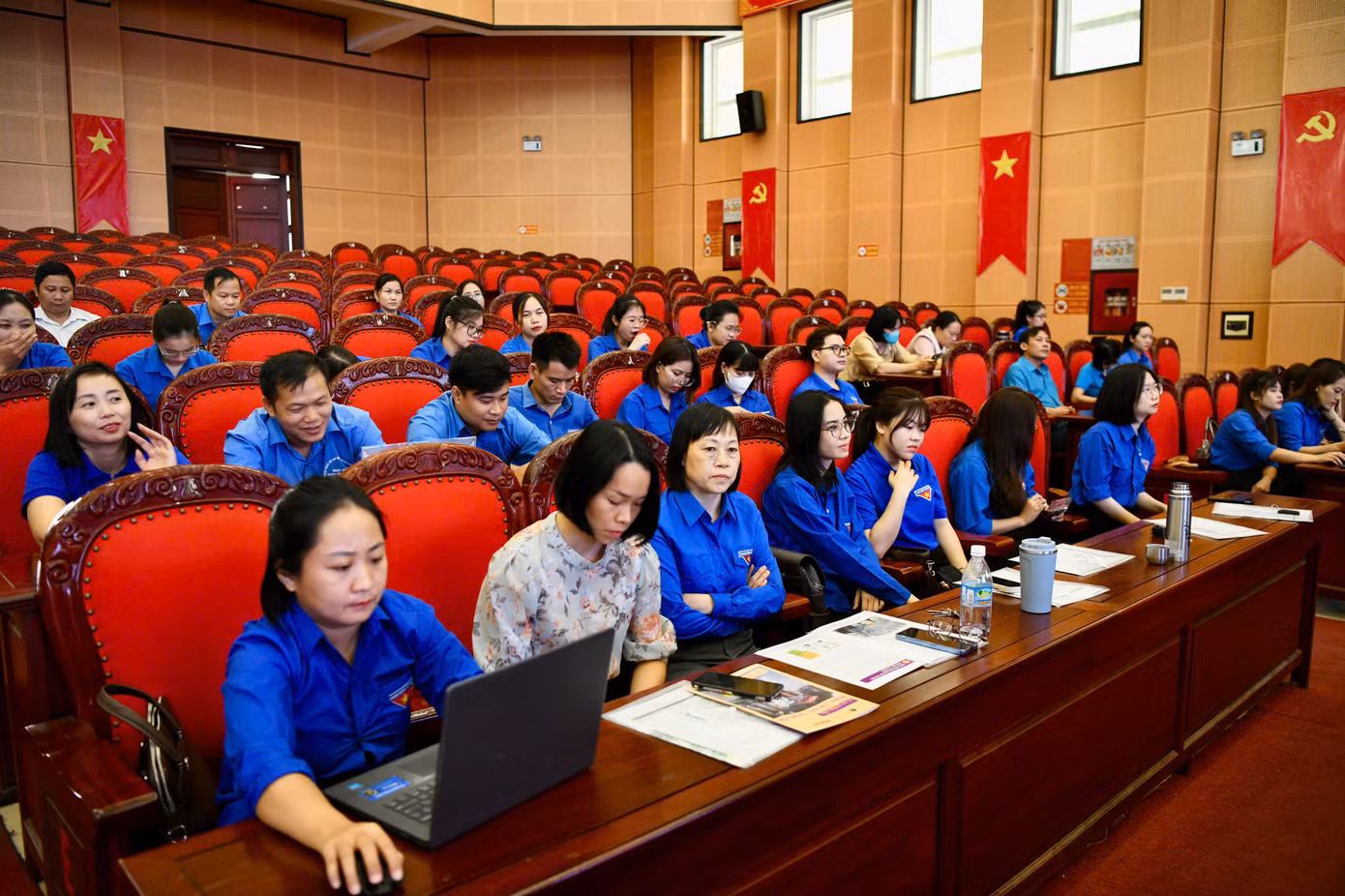 Đoàn viên, thanh niên dự hội nghị phân loại rác tại nguồn do báo Tiền Phong và Tỉnh Đoàn Bắc Giang tổ chức tại huyện Lạng Giang.