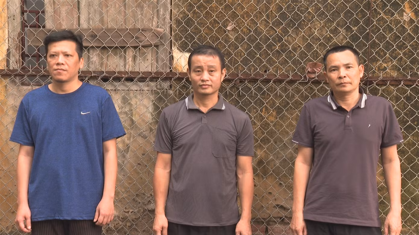 Theo thứ tự từ trái sang phải các đối tượng: Nguyễn Kim Trinh, Nguyễn Đắc Minh và Nguyễn Văn Sáu.