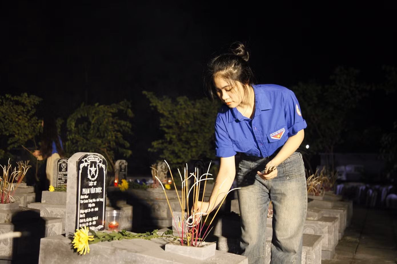 Những ngọn nến, những nén nhang hôm nay dâng lên Chủ tịch Hồ Chí Minh, các anh hùng liệt sỹ và Tổng Bí thư Nguyễn Phú Trọng là lòng thành kính, biết ơn, lời hứa quyết tâm của tuổi trẻ Bắc Giang tiếp tục phát huy những truyền thống cách mạng, anh hùng của quê hương và các thế hệ thanh niên đi trước.
