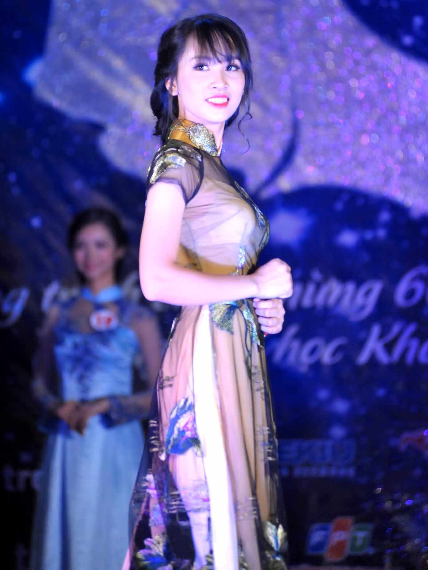 Cặp đôi Địa lý đẹp nhất trường Tự nhiên ảnh 4