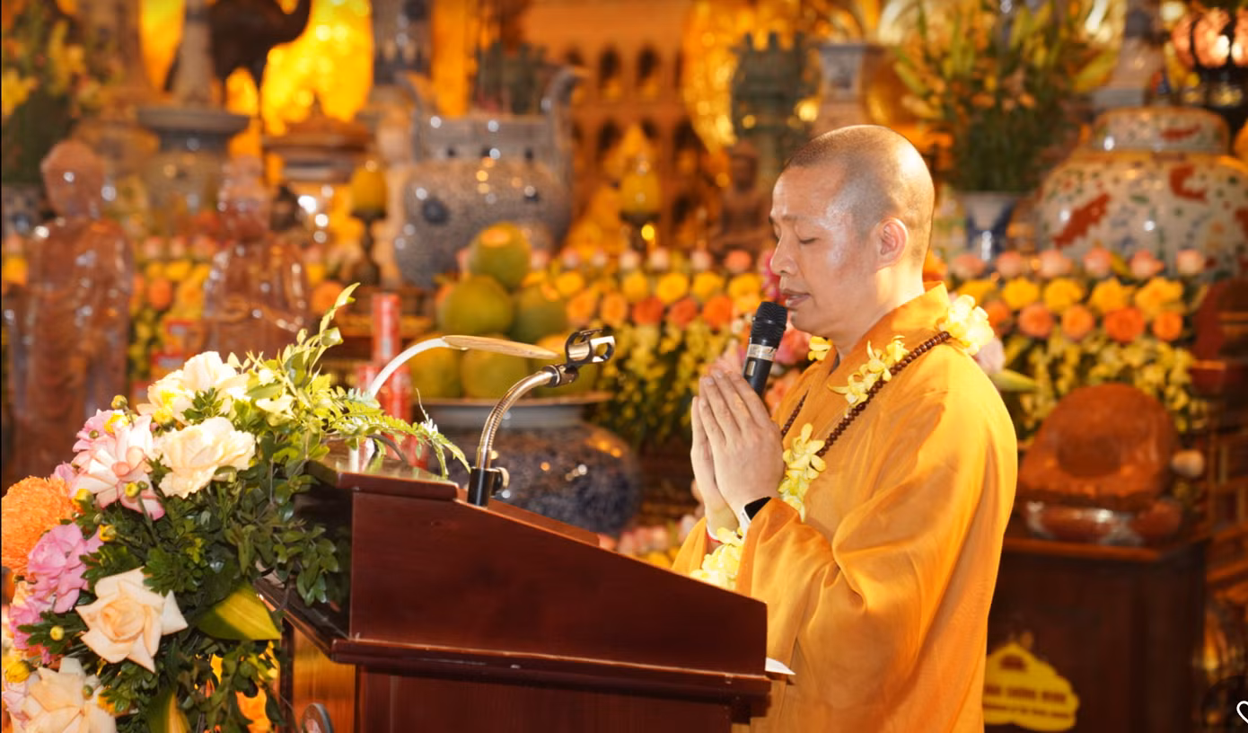 Hoà thượng Thích Minh Quang phát biểu tại lễ đón cây bồ đề.