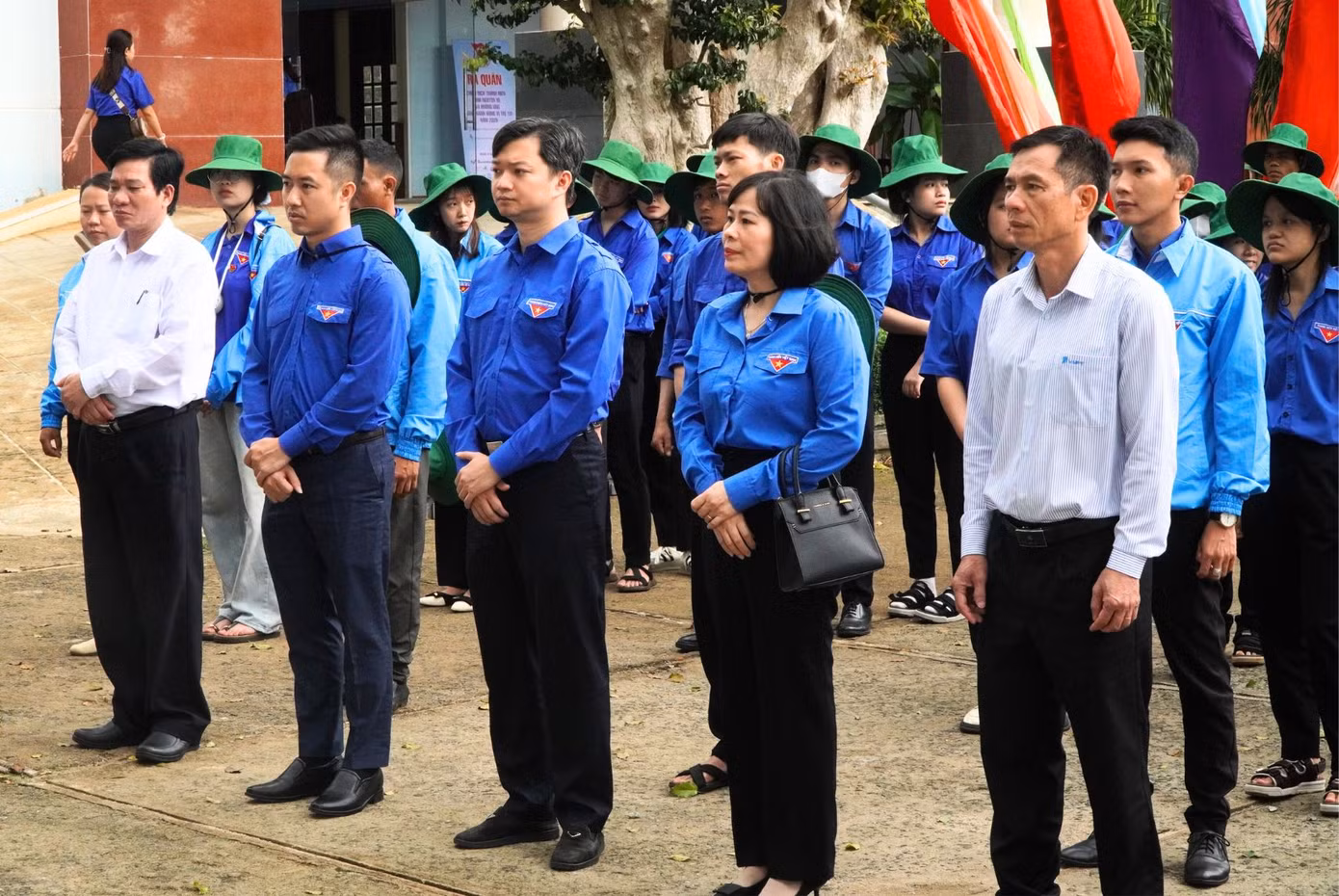 Anh Nguyễn Minh Triết tham dự lễ phát động ra quân đội hình Bình dân học vụ số.