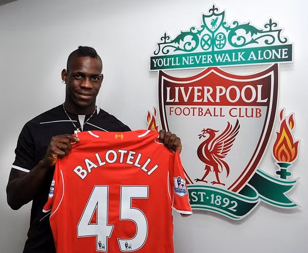 Balotelii buồn “rũ rượi” vì Liverpool thua Man City ảnh 2