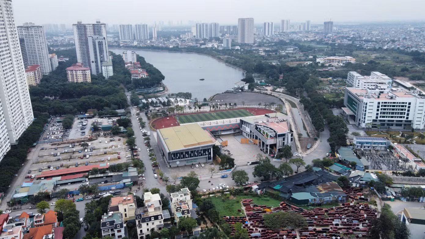 2 ô đất này có diện tích quy hoạch là 1,084ha, nằm gần Trung tâm Văn hóa, Thông tin và Thể thao quận Hoàng Mai và nằm cạnh, tổ hợp chung cư HH Linh Đàm. Theo đó, trường tiểu học có quy mô đào tạo 880 học sinh, trường mầm non đào tạo 420 học sinh, dự kiến hoàn thành đưa vào sử dụng vào tháng 3/2026.