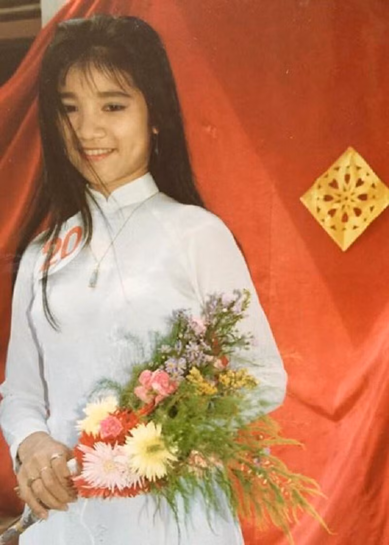 Cát Tường tham gia cuộc thi Tiếng hát truyền hình năm 1996.