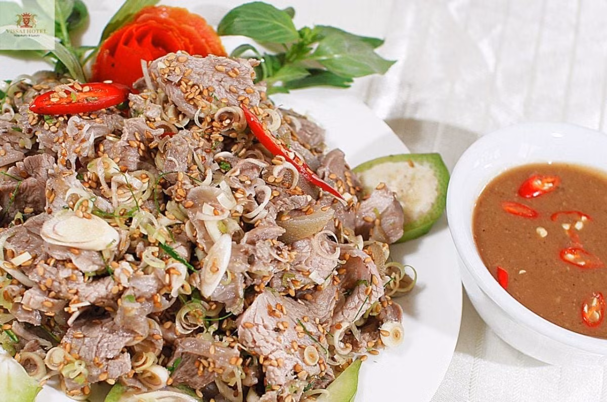 Dê núi - đặc sản nhất định phải thử khi đến Ninh Bình.