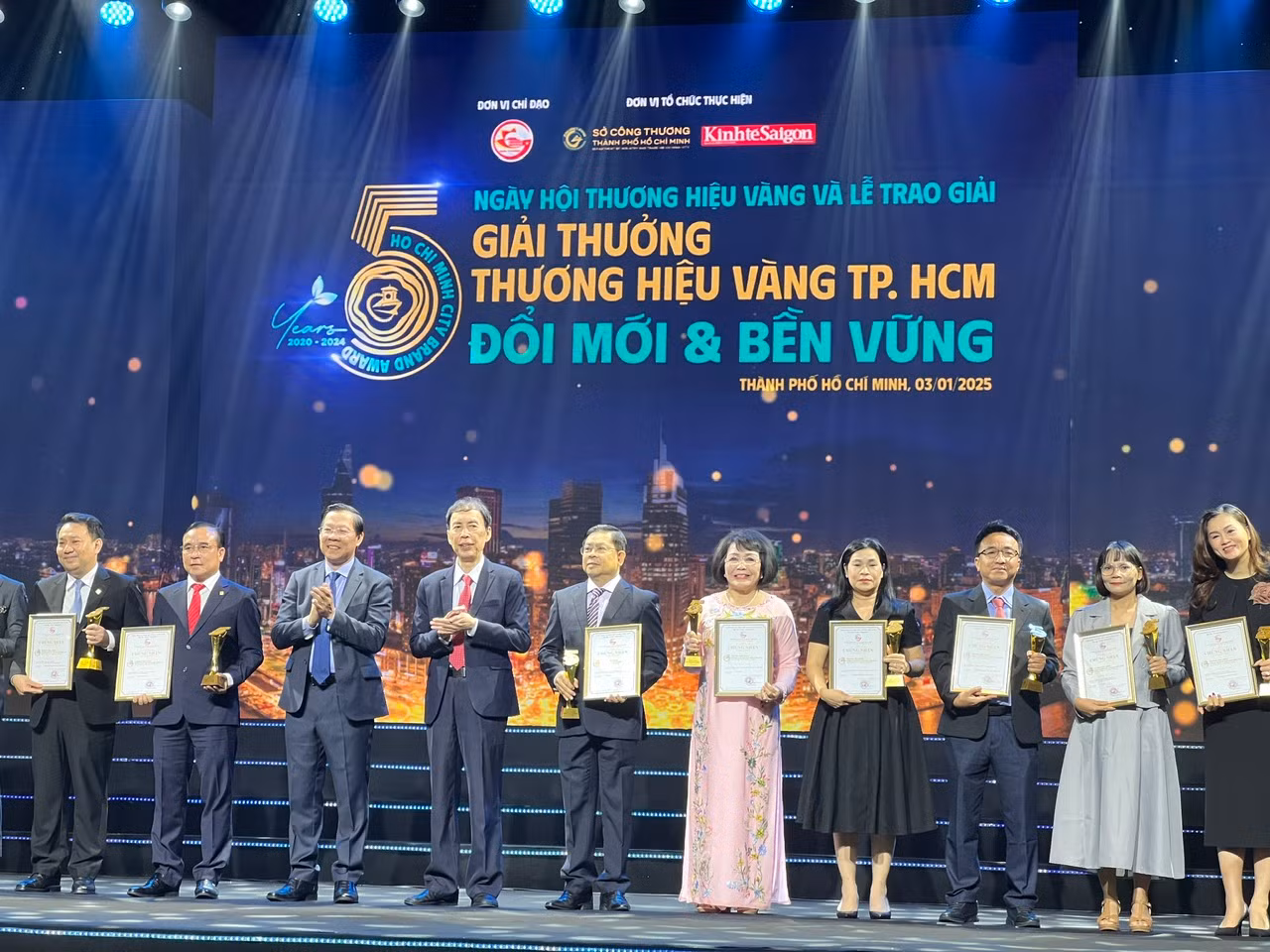 Các doanh nghiệp Việt nhiều năm liền đạt danh hiệu Thương hiệu Vàng TPHCM. Các doanh nghiệp Việt nhiều năm liền đạt danh hiệu Thương hiệu Vàng TPHCM.