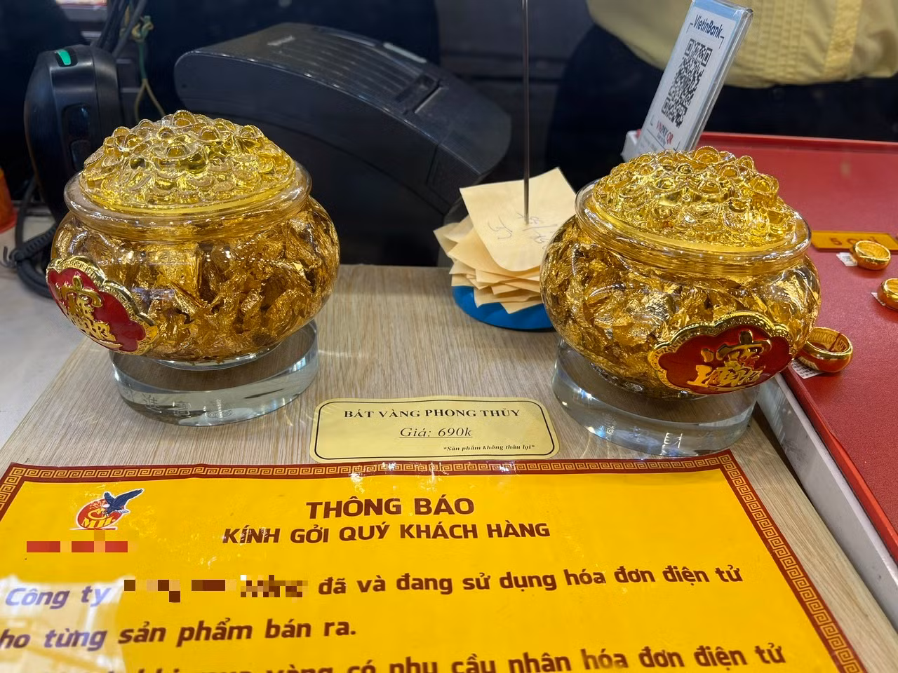 Bát vàng phong thủy thu hút nhiều khách hàng quan tâm, giá chỉ 690.000 đồng/hũ