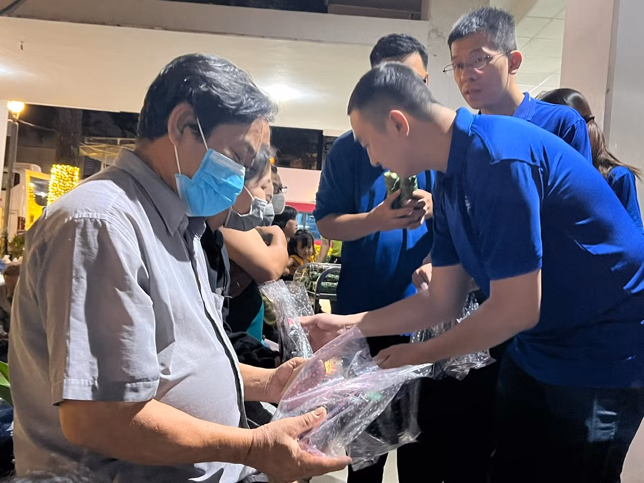 Những phần quà nhỏ nhưng đầy yêu thương từ Phòng Công tác xã hội Bệnh viện Chợ Rẫy dành cho người nhà bệnh nhân