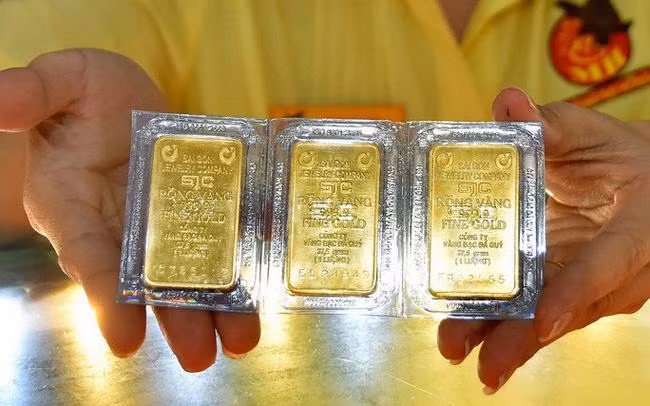 Trong vòng 1 ngày, vàng SJC giảm gần 1 triệu đồng/lượng.