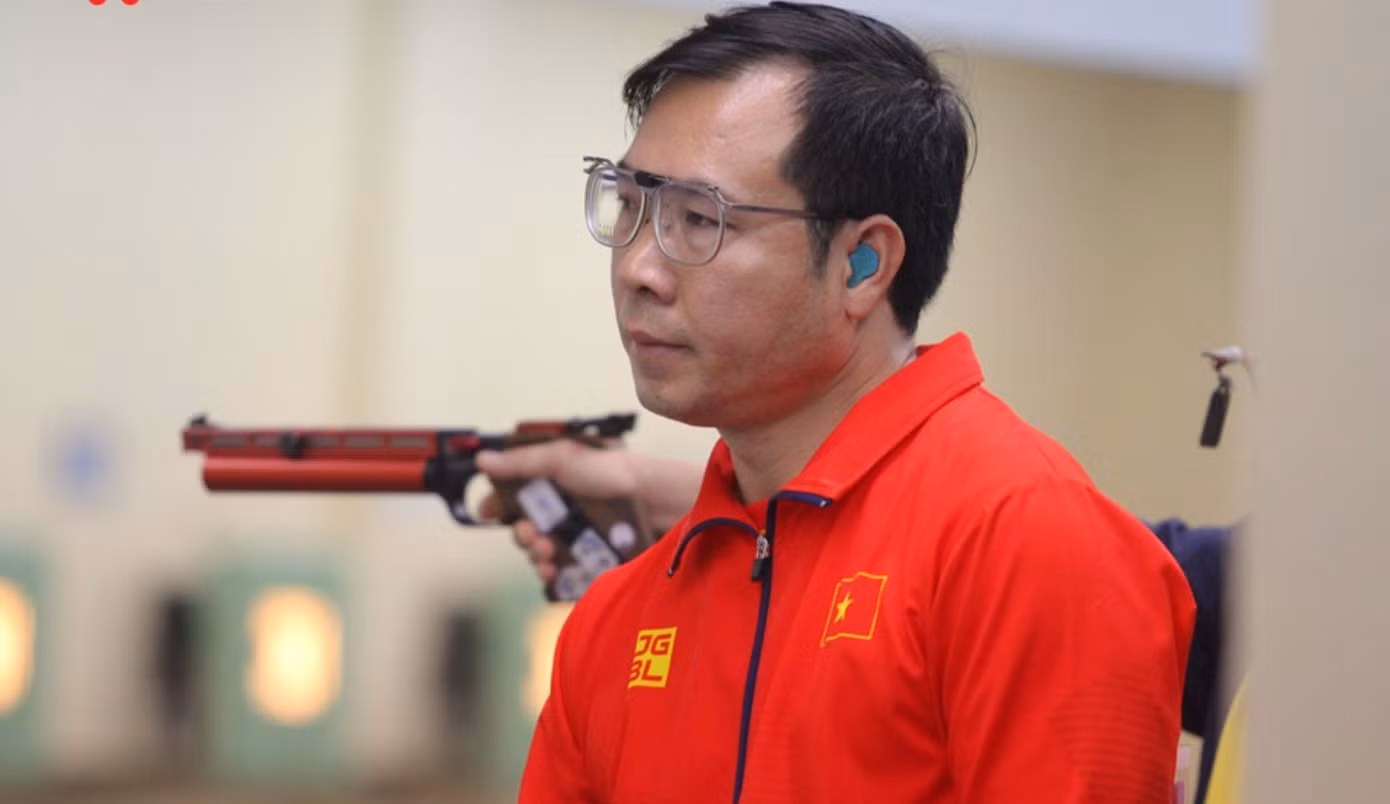 Xạ thủ Hoàng Xuân Vinh cho rằng bắn súng cần được đầu tư tốt hơn cho các mục tiêu lớn. Ảnh Linh Hoàng