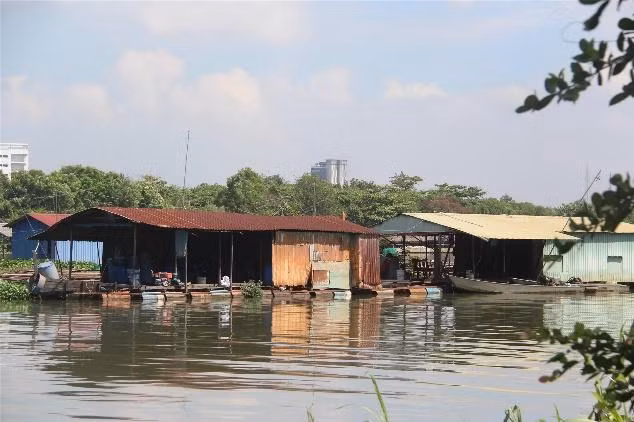 Người dân sinh sống trên bè, và nuôi cá bè trên sông Đồng Nai tại TP Biên Hòa sẽ phải di dời Người dân sinh sống trên bè, và nuôi cá bè trên sông Đồng Nai tại TP Biên Hòa sẽ phải di dời