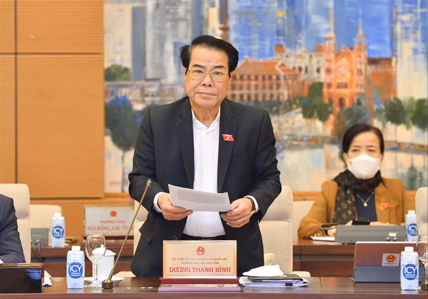 Trưởng Ban Dân nguyện Dương Thanh Bình thông tin tại phiên họp Ủy ban Thường vụ