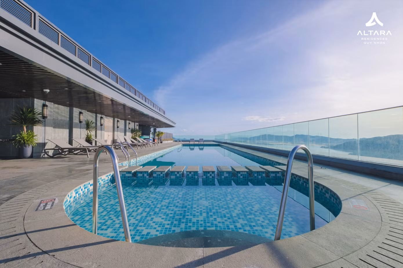 Altara Residences sở hữu bể bơi cao nhất thành phố Quy Nhơn với tầm “view” bao trọn thành phố